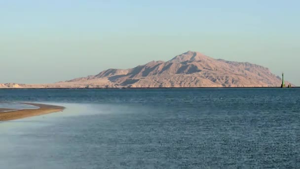 Θέα από το νησί Tiran από την Ερυθρά θάλασσα στο Σαρμ Ελ Σέιχ, Αίγυπτος. Timelapse — Αρχείο Βίντεο