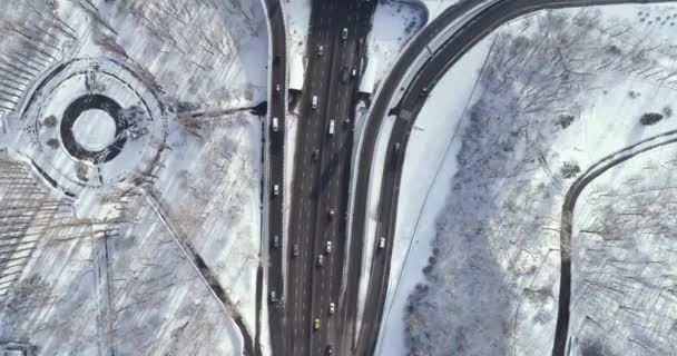 Vista aérea de un intercambio de carreteras de turbina en Kiev . — Vídeo de stock