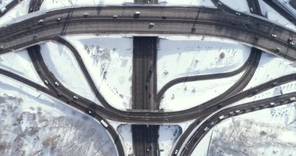 Vista aérea de un intercambio de carreteras de turbina en Kiev . — Vídeo de stock