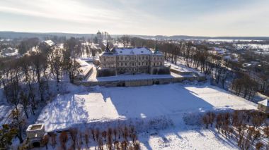 Pidhirtsi Kalesi. Kuş Uçuş yüksekliği kaleden havadan görünümü