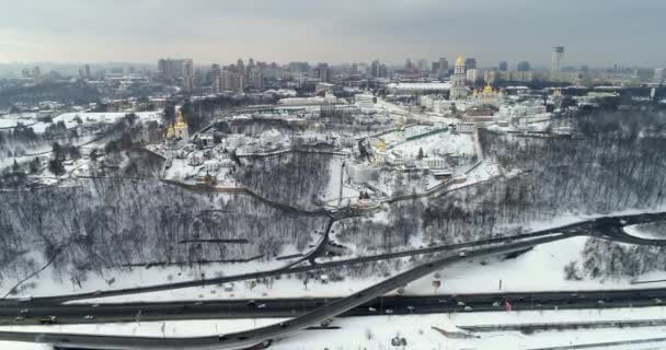 Kışın Kiev-Pechersk Lavra için havadan görünümü — Stok video