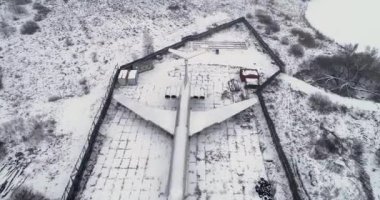 Uçağı ormanda kışın Park