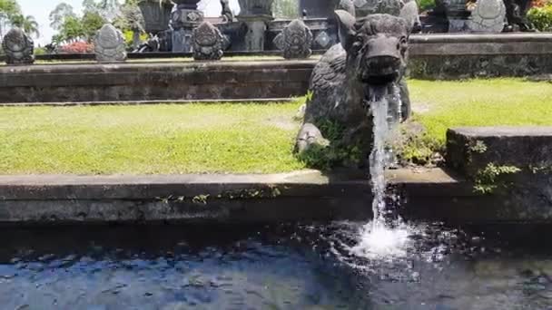Тирта Ганга - водный дворец на Бали . — стоковое видео