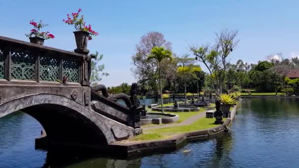 Tirta Gangga - Pałac na wodzie w Bali. — Wideo stockowe
