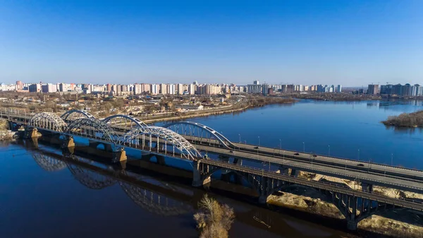 Вид с воздуха на город Киев, Украина. Днепр с мостами. Дарницкий мост — стоковое фото