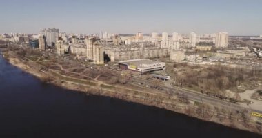 Kiev, Ukrayna - 07 Nisan 2018: Bereznyaki rekreasyon alanı hava görünümünü. Kiev Dinyeper Nehri yakınında güzel alanı.