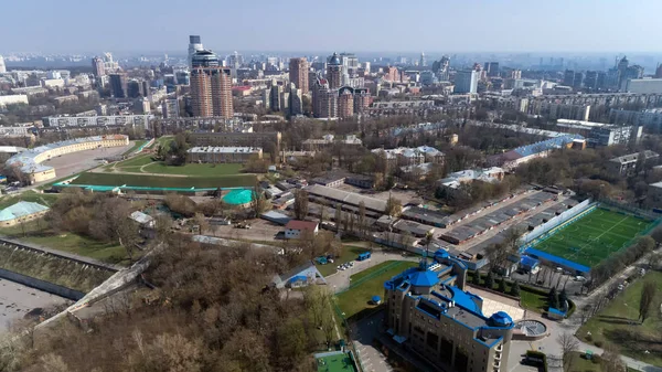 Пташиного польоту над Київ бізнесу та промисловості міського пейзажу. — стокове фото