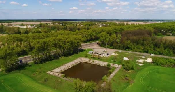 Vue Aérienne De La Route Dans Un Champ — Video