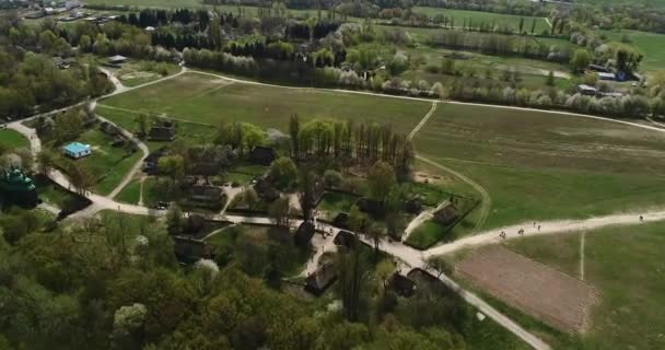 Vue aérienne sur le village ukrainien traditionnel au printemps, Pirogovo, KIev 