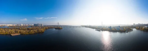 Vista panorámica aérea de un hermoso puente del sur en Kiev sobre el río Dniéper —  Fotos de Stock