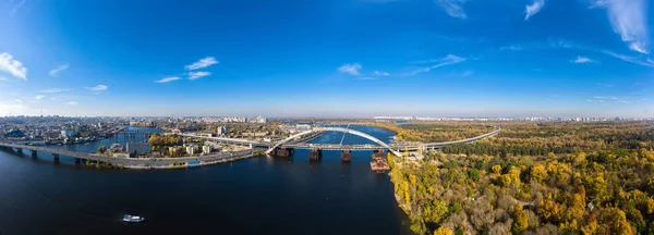 Vista panorámica aérea del puente inacabado y la península de Rybalskyi —  Fotos de Stock