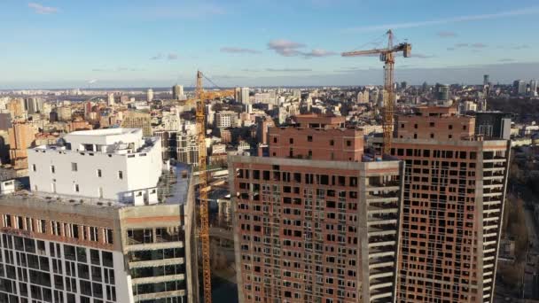 Vista aérea de una próspera ciudad hermosa con rascacielos . — Vídeos de Stock