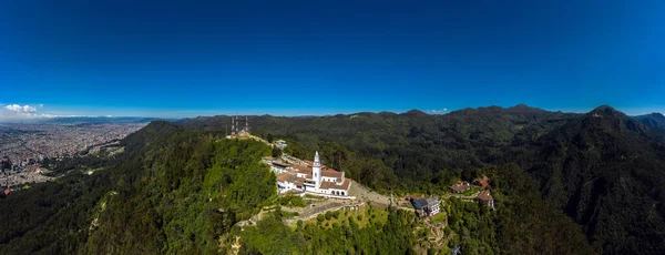 Vue panoramique aérienne de la montagne Montserrat en Colombie — Photo