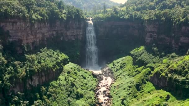 El Salto de Tequendama şelalesinin hava manzarası. — Stok video