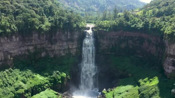 Luchtfoto van de El Salto de Tequendama waterval in Zuid-Amerika, Colombië. — Stockvideo