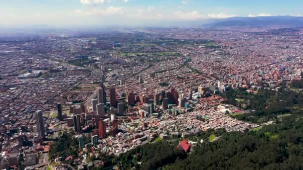 Vista aérea de una vista panorámica de la ciudad de Bogotá . — Vídeo de stock