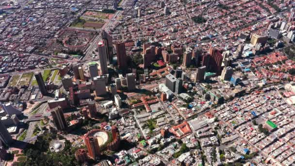 Vista aérea de una vista panorámica de la ciudad de Bogotá. Vista superior . — Vídeos de Stock