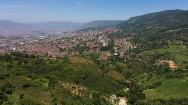 Medellin, Kolombiya 'daki manzaranın havadan görüntüsü