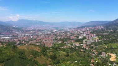 Medellin, Kolombiya 'daki manzaranın havadan görüntüsü