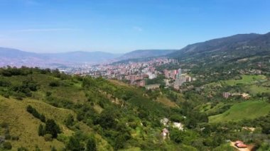 Medellin, Kolombiya 'daki manzaranın havadan görüntüsü