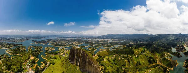 Paisagem panorâmica aérea da Rocha de Guatape, Piedra Del Penol — Fotografia de Stock