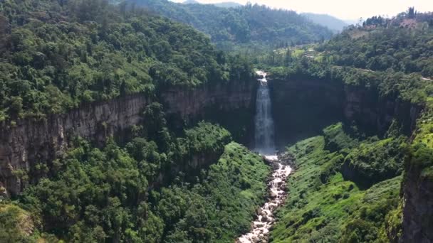 在哥伦比亚首都波哥大附近特昆达玛瀑布 — 图库视频影像