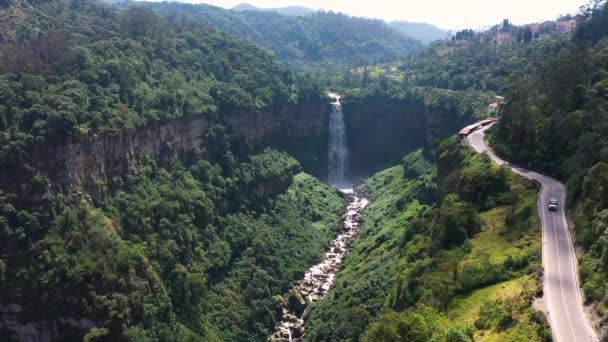 Vista aérea de la cascada El Salto de Tequendama en Colombia — Vídeo de stock