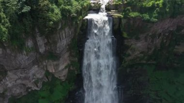 Tequendama manzarasının inanılmaz şelaleleri