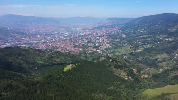 Medellin, Kolombiya 'daki manzaranın havadan görüntüsü — Stok video