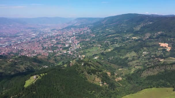 Paisaje de la ciudad de Medellín en verano . — Vídeos de Stock