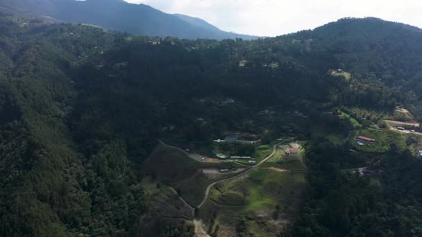 La Catedral gevangenis gelegen in het Andesgebergte in Medellin, Colombië — Stockvideo