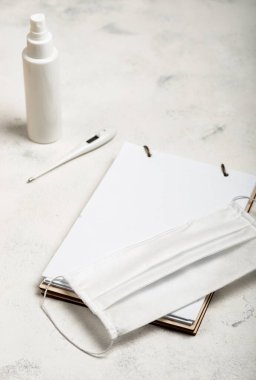 Günlük hayatta kişisel koruma için nessesary anti-virüs şeyleri. Coronovirüs ile mücadele kavramı, covid - 19.