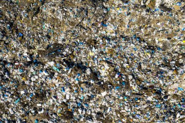 Yukarıdan bir çöplüğün havadan görünüşü. Çevre kirliliği. Çevreyle ilgili sorunlar.