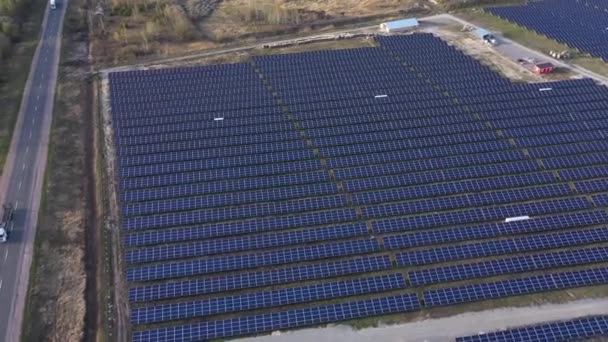 Vista aérea do Painel Solar Sistemas de Eletricidade Verde . — Vídeo de Stock