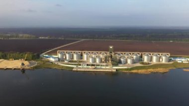 Sunrise 'da Çelik Buğday Siloları Havalimanı