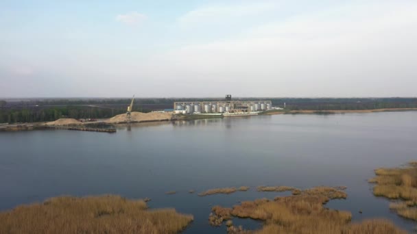 Vista aérea dos silos de grãos de aço — Vídeo de Stock