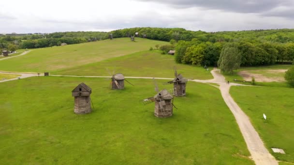 Park in Kiev for relaxation, hiking and cycling — Stock Video