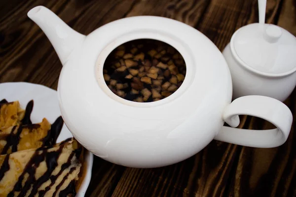 Palacsinta palacsinta teáskanna bogyó tea cukor — Stock Fotó