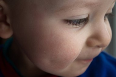 babyboy portre yanakları gülücük