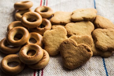 pasta kurabiye simit bisküvi kalp şeklinde