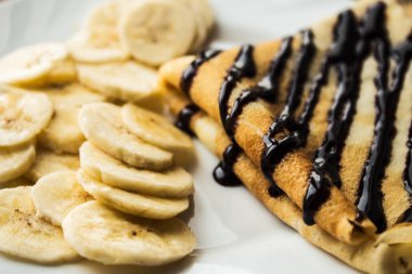 Kahvaltı krep krep muz ile