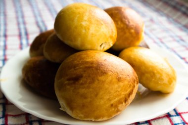 reçel ile pişmiş küçük buns