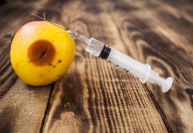 sarı elma çürüklüğü ve şırınga ile