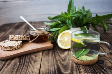 çay taze nane ve limon bal ile