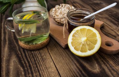 çay taze nane ve limon bal ile