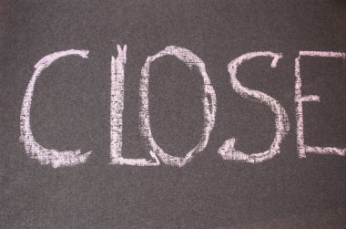 yapılan kapatın tebeşir bir kara tahta üzerinde