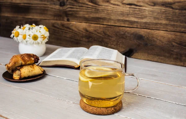 Bible and tea daisies croissants — Stock Photo, Image