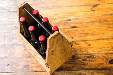 Eve bira bira ile ahşap kutu