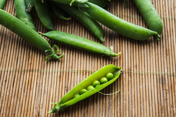 bunch of green peas pods