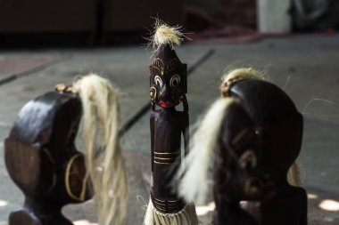 ahşap figürler kabileler gelen insanların